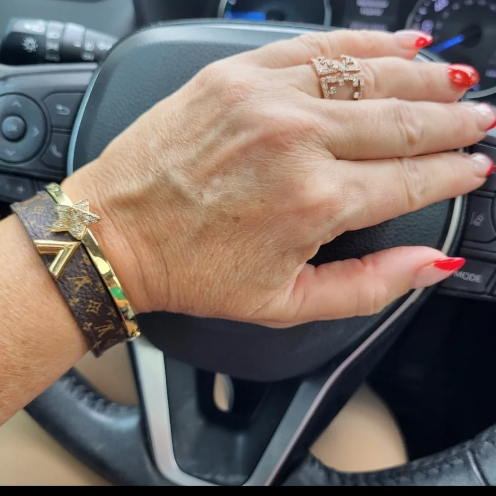 Sunning NWOT Luxury Louis Vuitton ✨️ Statement Bracelet 👌 - Picture 9 of 9